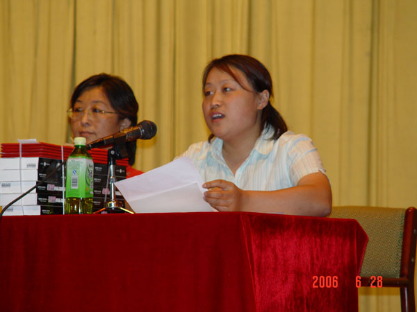 赵世杰老师主持毕业典礼