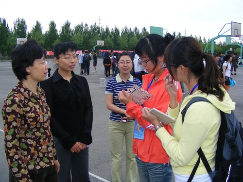 钱雨春书记接受校传媒中心记者现场采访