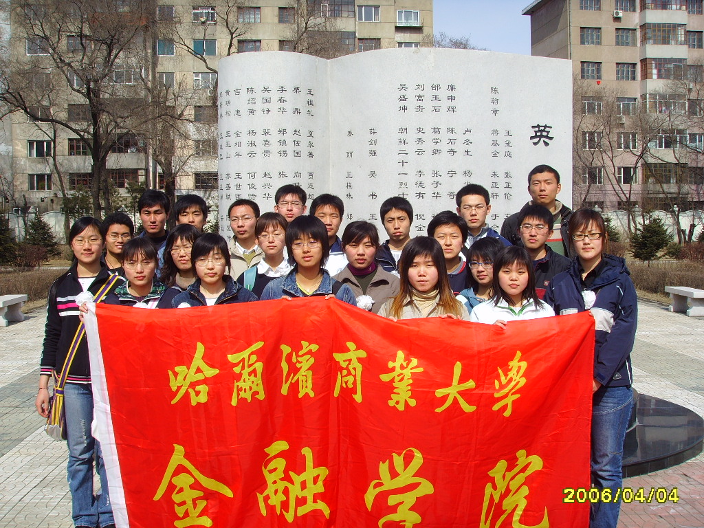 注:朱瑞将军是解放战争中我军牺牲的最高将领,他是我军炮兵部队创始人。在辽沈战役中攻克锦州城战斗中指导炮兵轰开坚固的城墙,为我军迅速攻占锦州城提供了先决条件,进而截断了蒋军退往关内的后路,为辽沈战役胜利