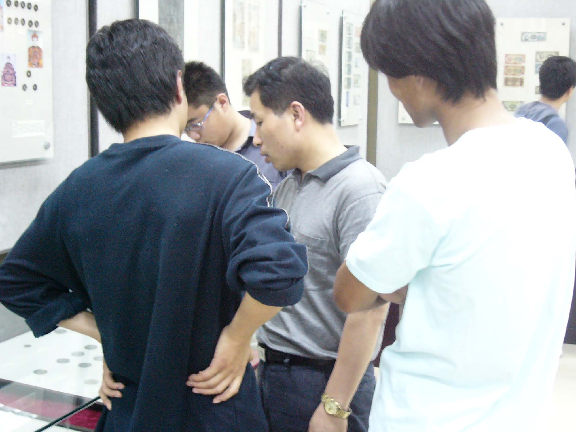 王学文老师正在为同学们讲解