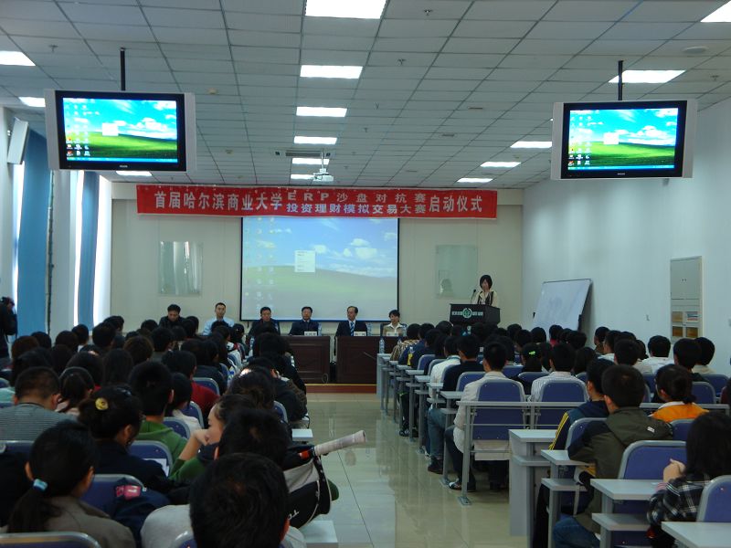 我校副校长王德章教授在会上致辞